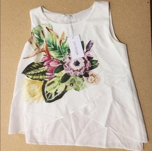 NWT girls flowery top. Size 10-11. Made in italy.